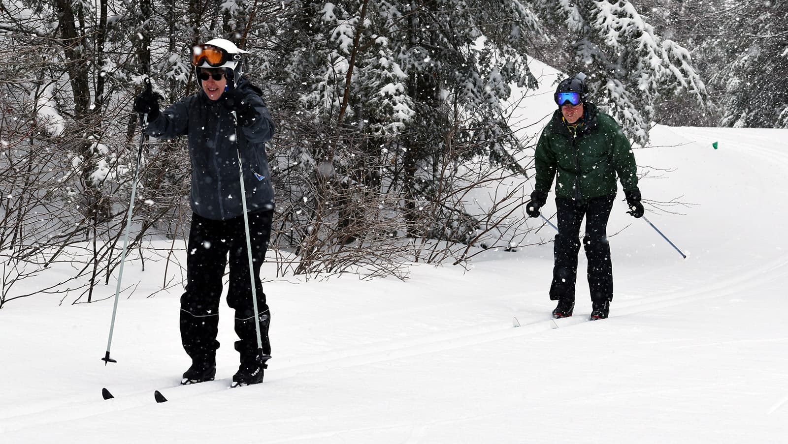 a duo cross-country skiing at the start of the 2022 ski-shoe-ski event